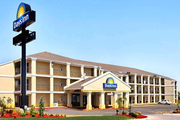 Exterior view - Days Inn Moore Oklahoma City - I-35, Exit 120