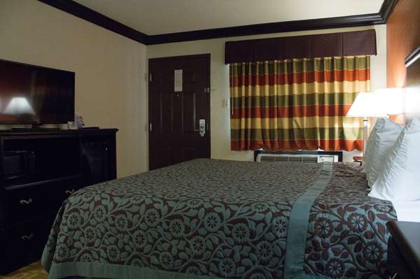 - Days Inn Moore Oklahoma City - I-35, Exit 120