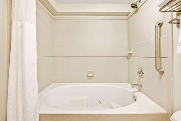  - Days Inn Moore Oklahoma City - I-35, Exit 120