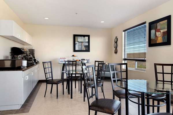 Restaurant - Days Inn Grande Prairie