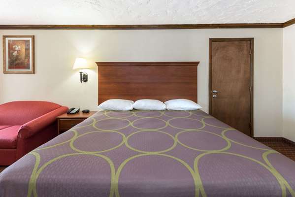  - Super 8 Motel Enid