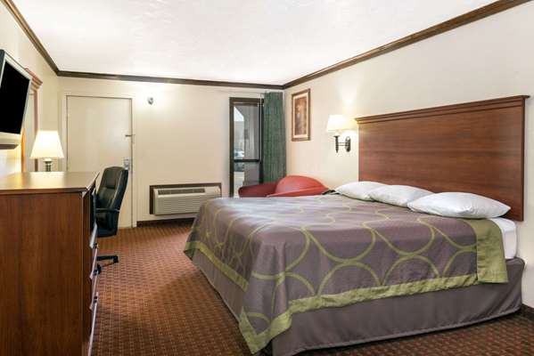  - Super 8 Motel Enid