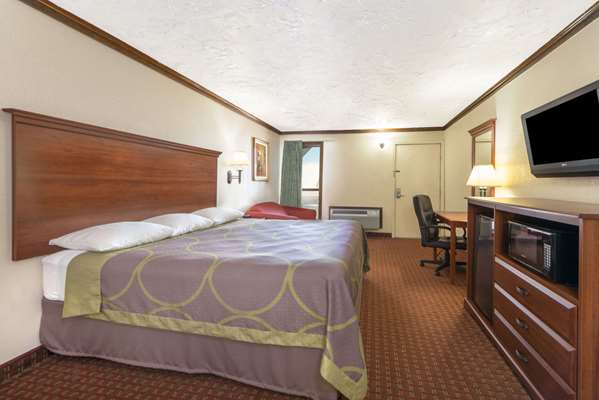  - Super 8 Motel Enid