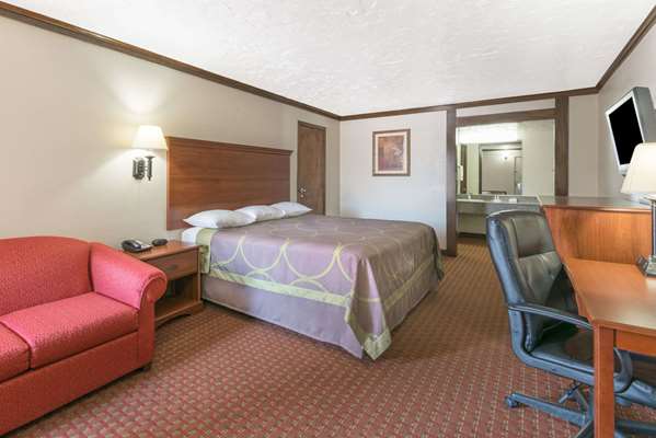  - Super 8 Motel Enid