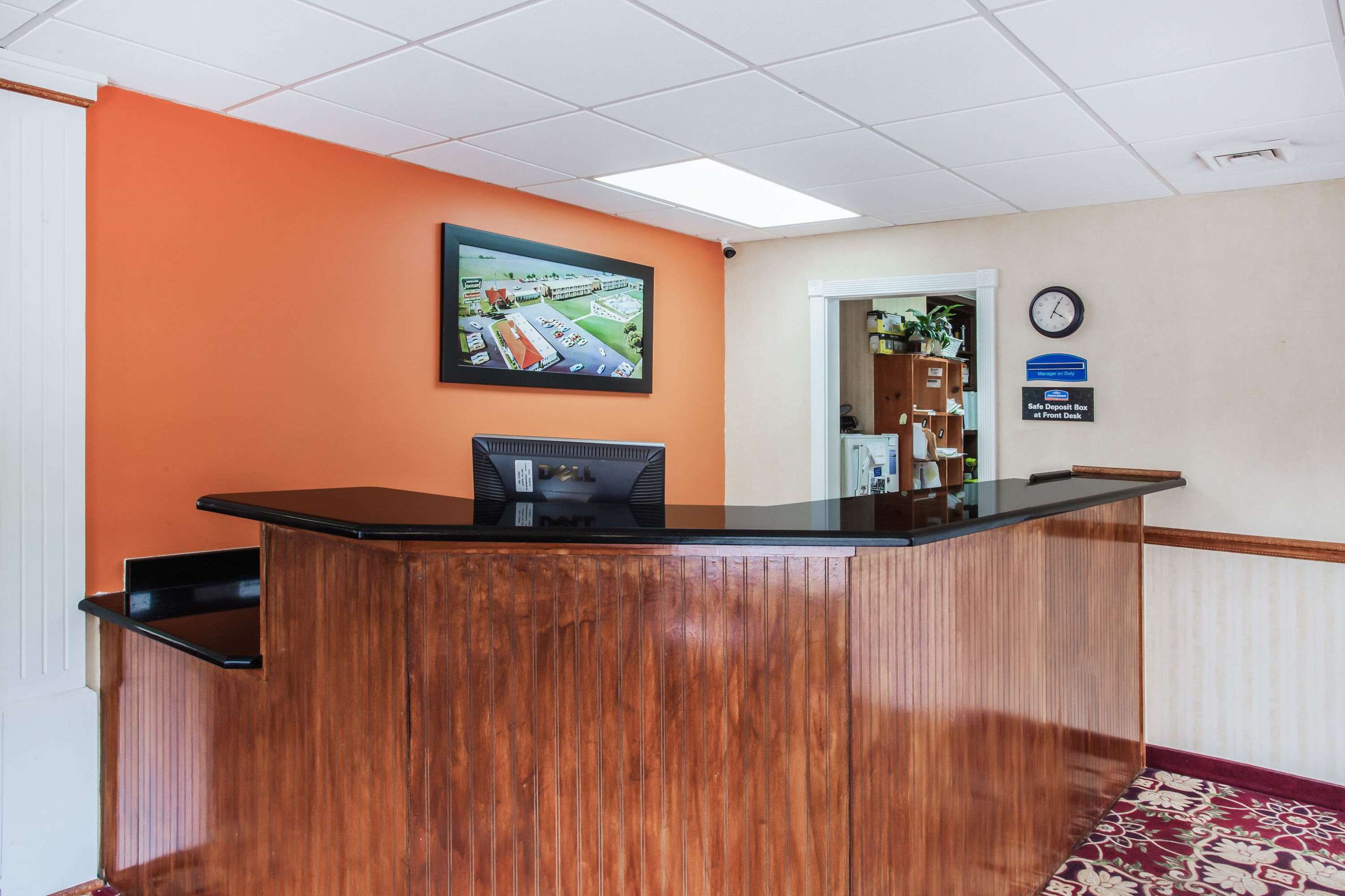 Lobby | Howard Johnson by Wyndham Hershey