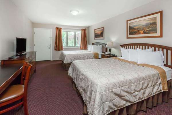  - Howard Johnson Inn Traverse City