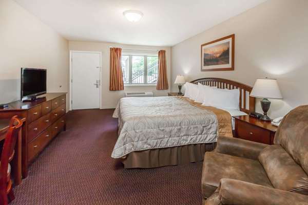  - Howard Johnson Inn Traverse City