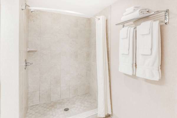  - Howard Johnson Inn Traverse City