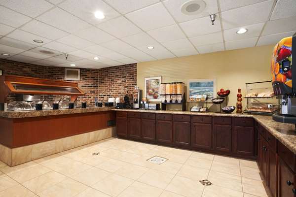  - Ramada Hotel City Centre Sioux City - I-29, Exit 147