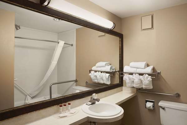  - Ramada Hotel City Centre Sioux City - I-29, Exit 147