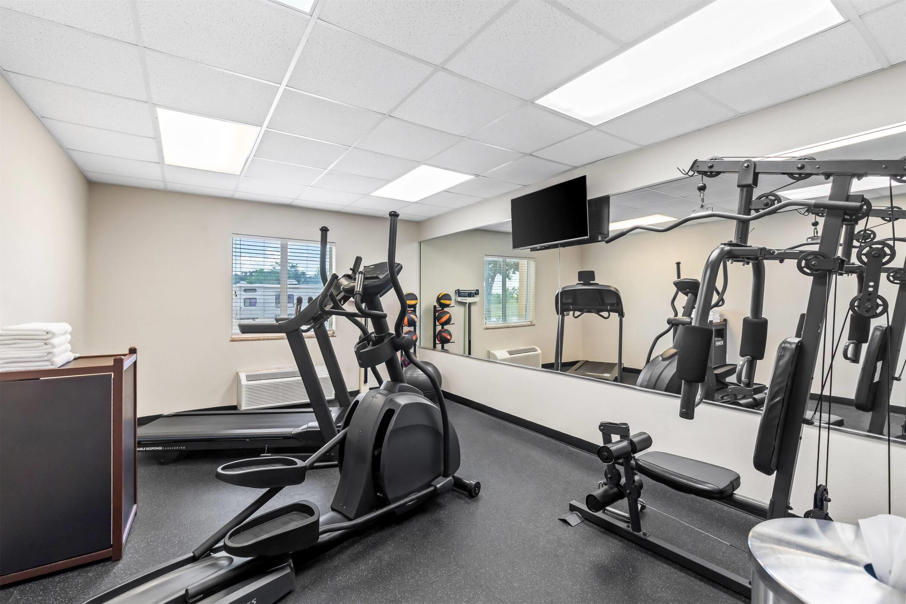 Health club fitness center gym | Days Inn by Wyndham Rockdale Texas