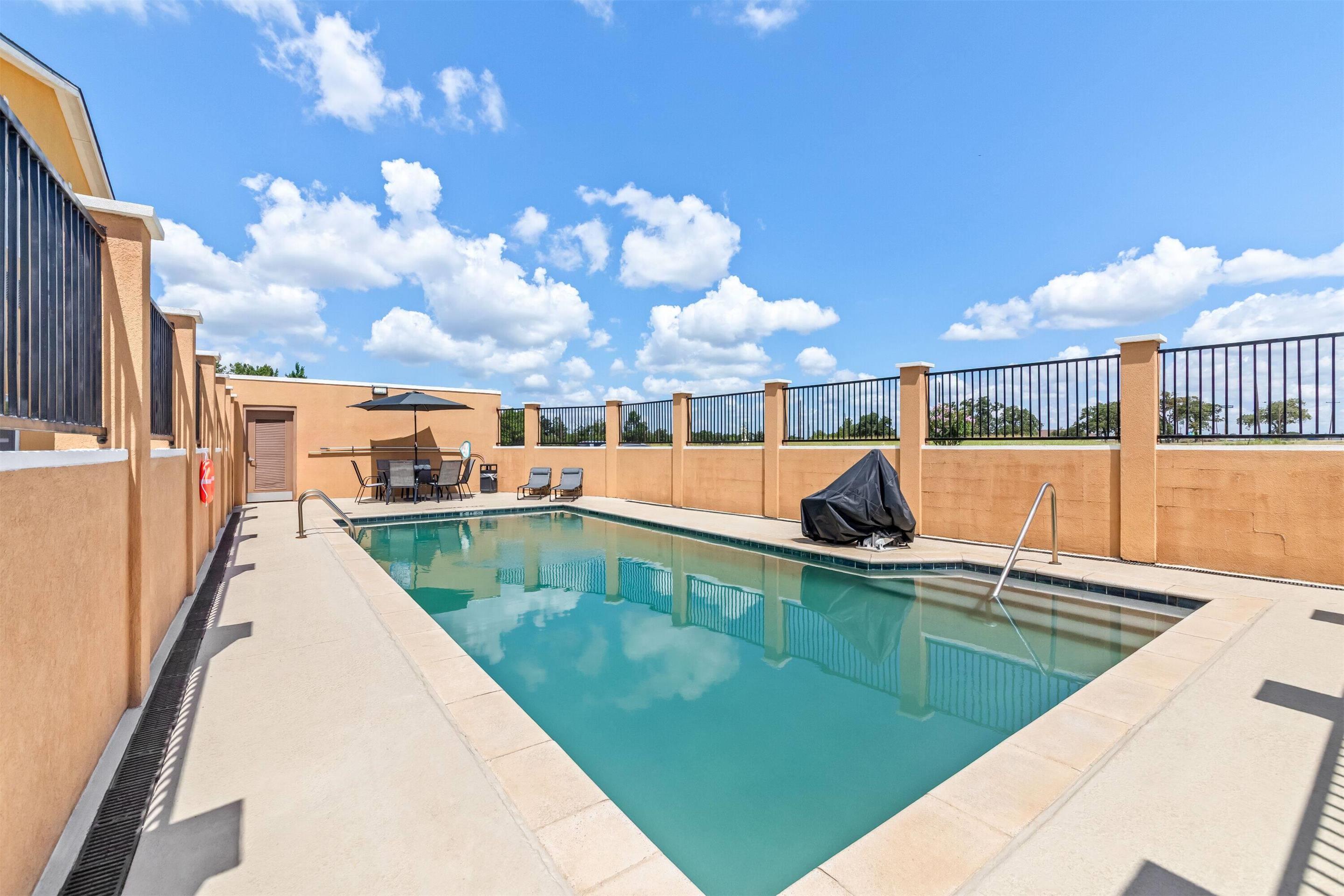 Pool - indoor | Days Inn by Wyndham Rockdale Texas
