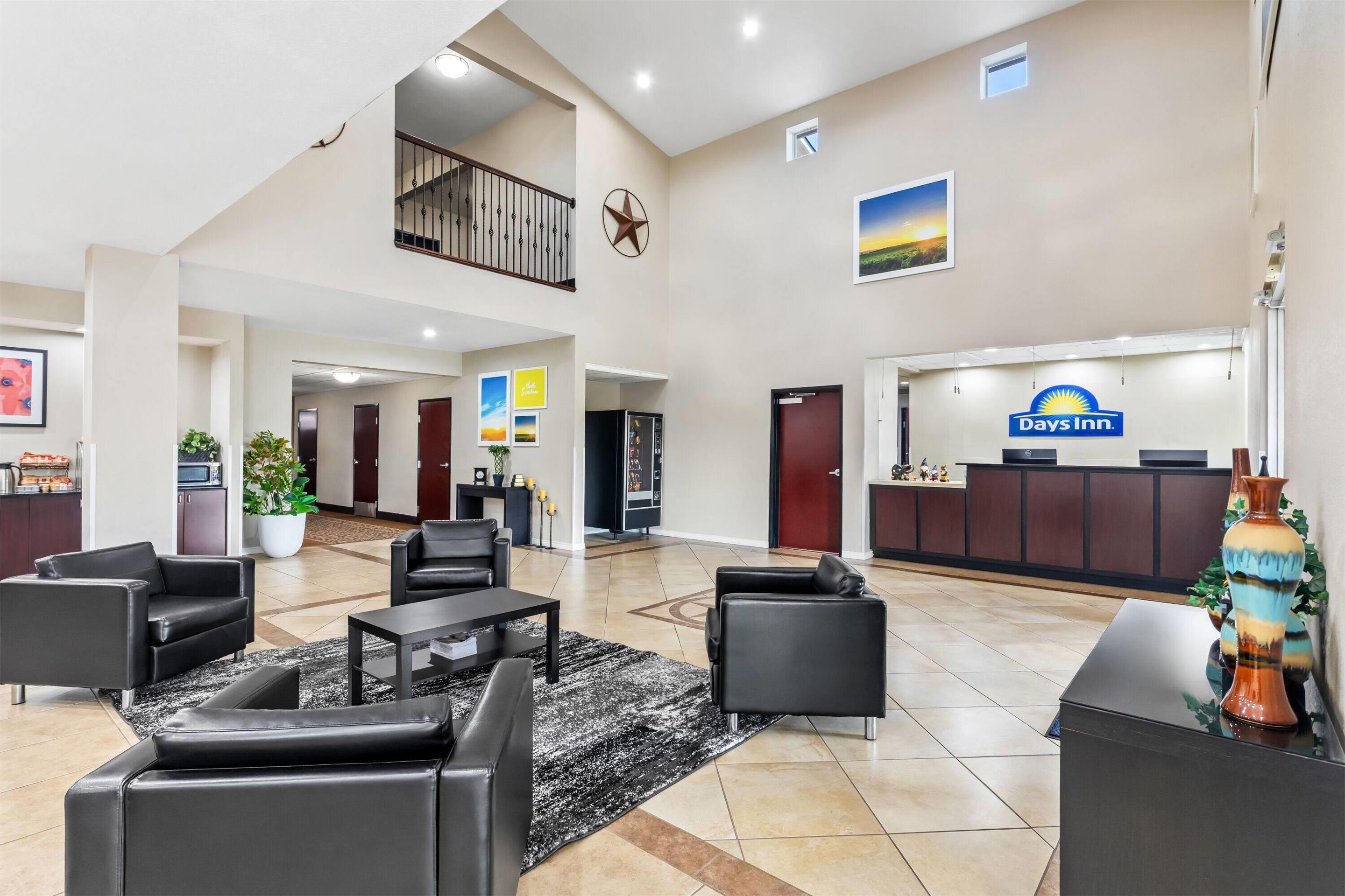 Lobby | Days Inn by Wyndham Rockdale Texas