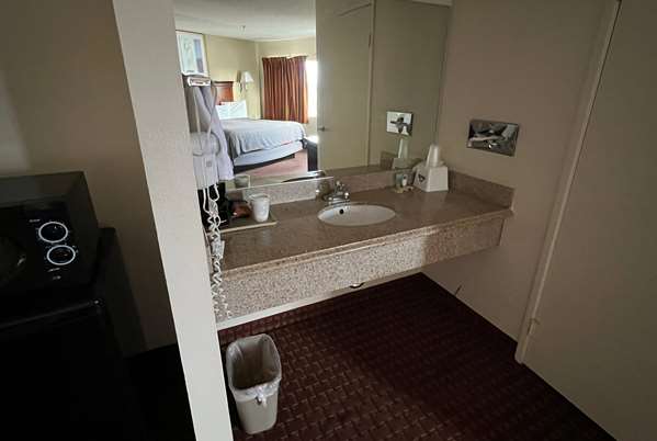  - Days Inn & Suites Rancho Cordova