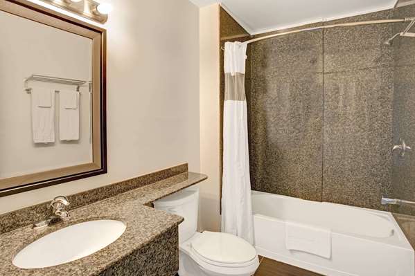  - Howard Johnson Inn Gananoque