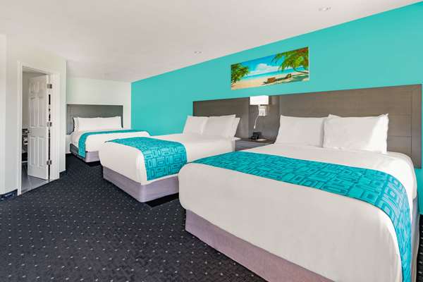 Suite - Howard Johnson Inn Gananoque