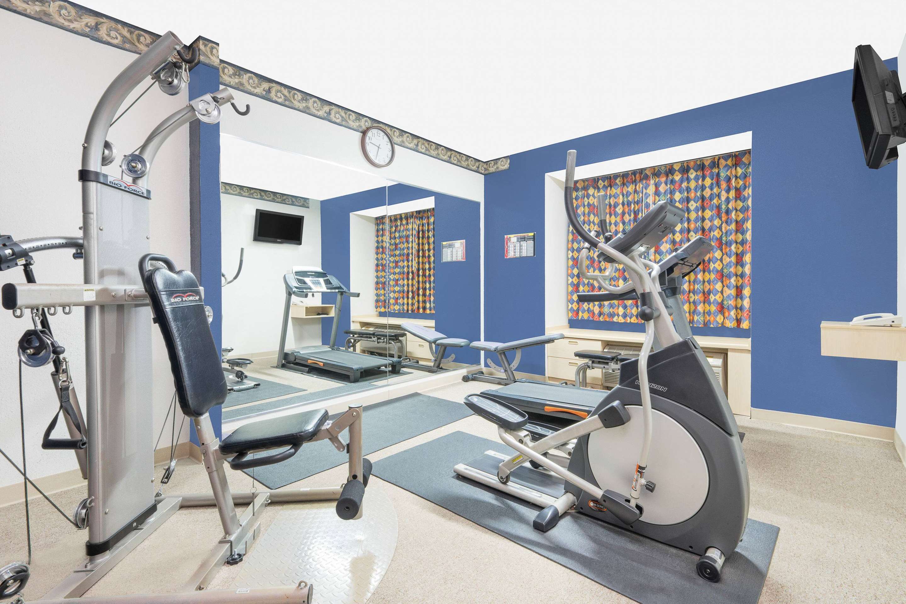 Health club fitness center gym | Days Inn & Suites by Wyndham Hutchinson