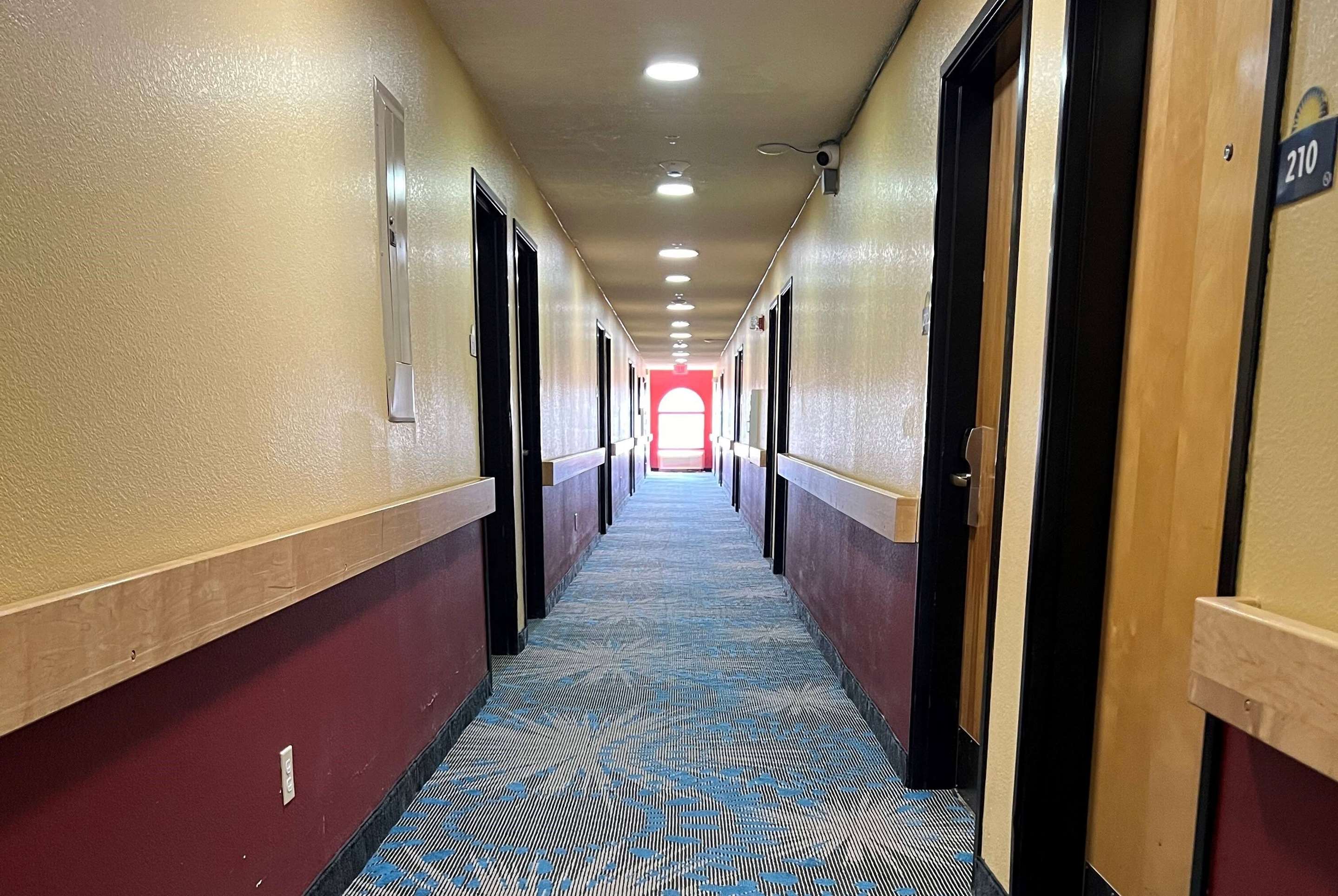 Property amenity | Days Inn & Suites by Wyndham Hutchinson