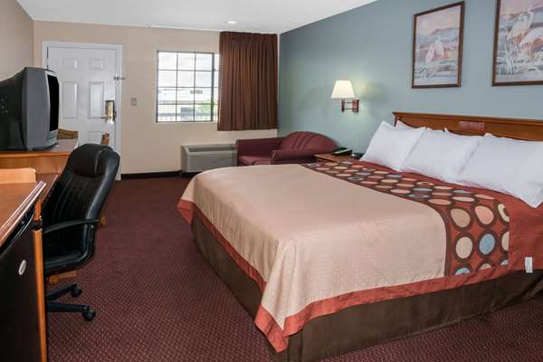  - Super 8 Motel Sealy - I-10, Exit 720