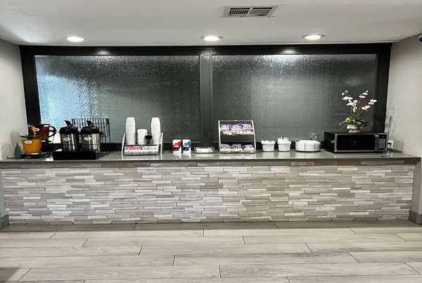  - Super 8 Motel Sealy - I-10, Exit 720