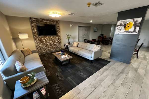  - Super 8 Motel Sealy - I-10, Exit 720