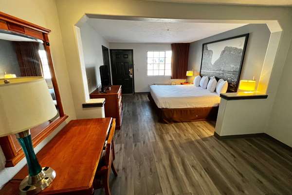  - Super 8 Motel Sealy - I-10, Exit 720