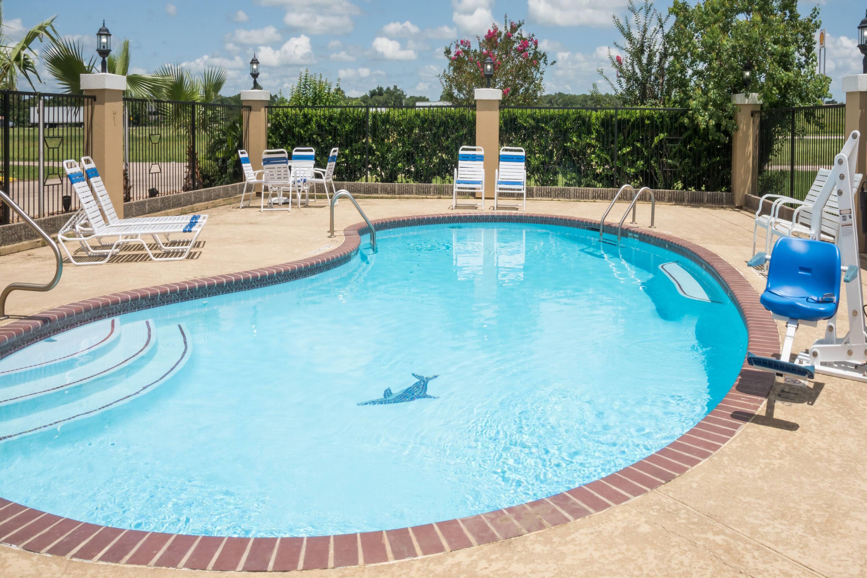 Pool | Super 8 by Wyndham Sealy