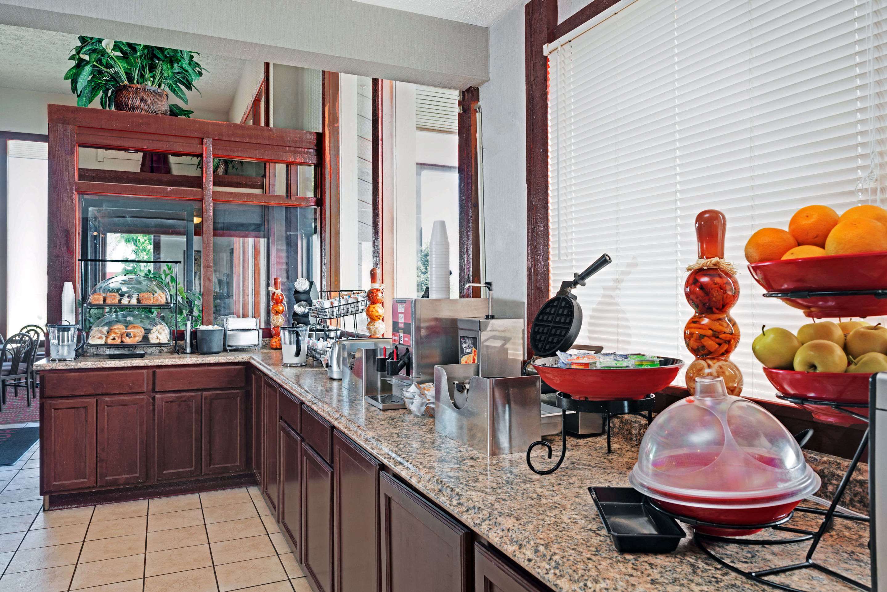 Breakfast Area | Ramada by Wyndham Spokane Valley