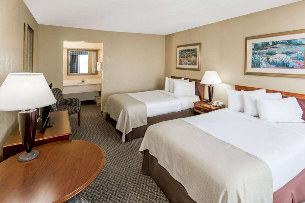 DAYS INN JENNINGS-guestroom-Guest Room,On-Site.jpg