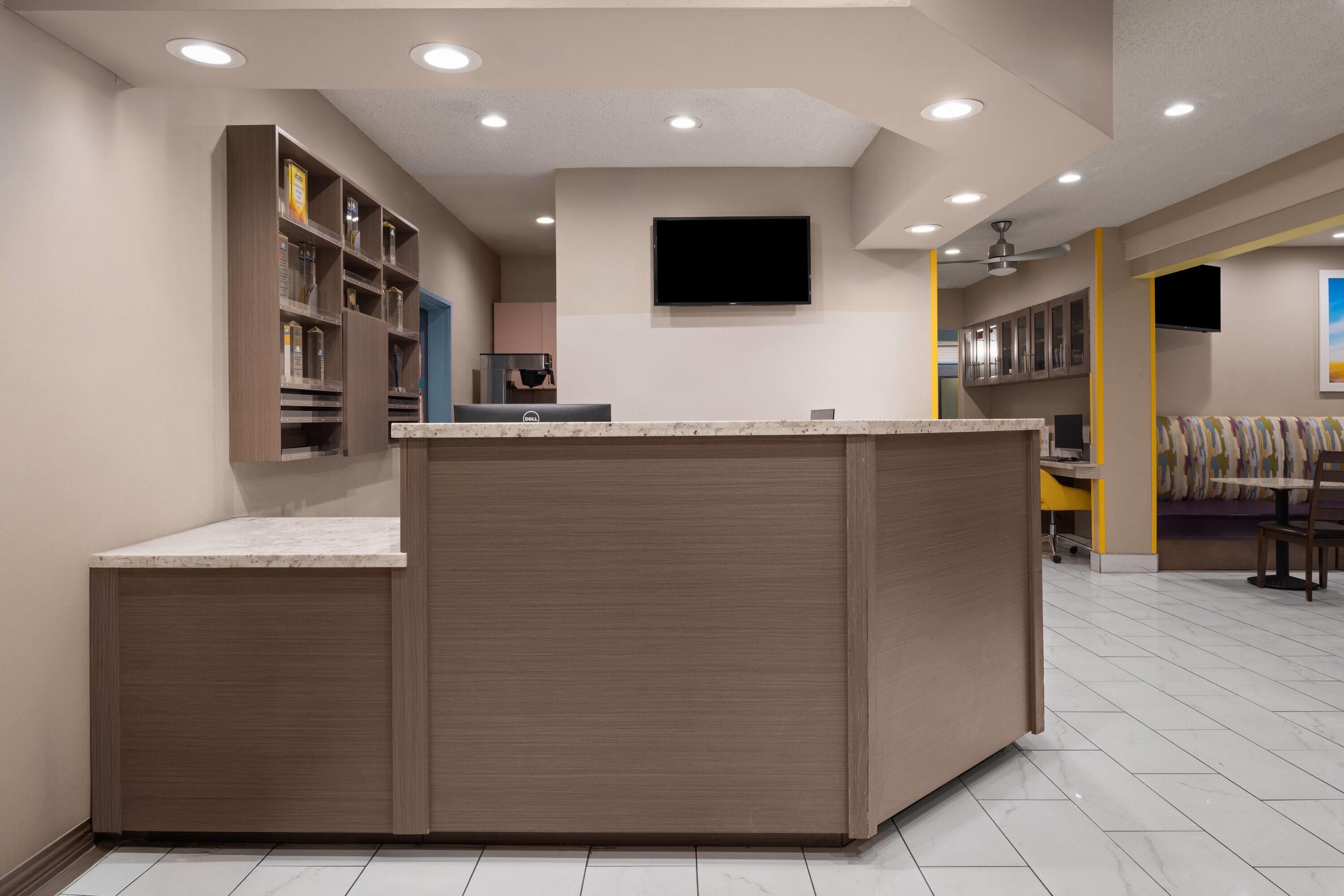 Reception | Days Inn & Suites by Wyndham Airport Albuquerque