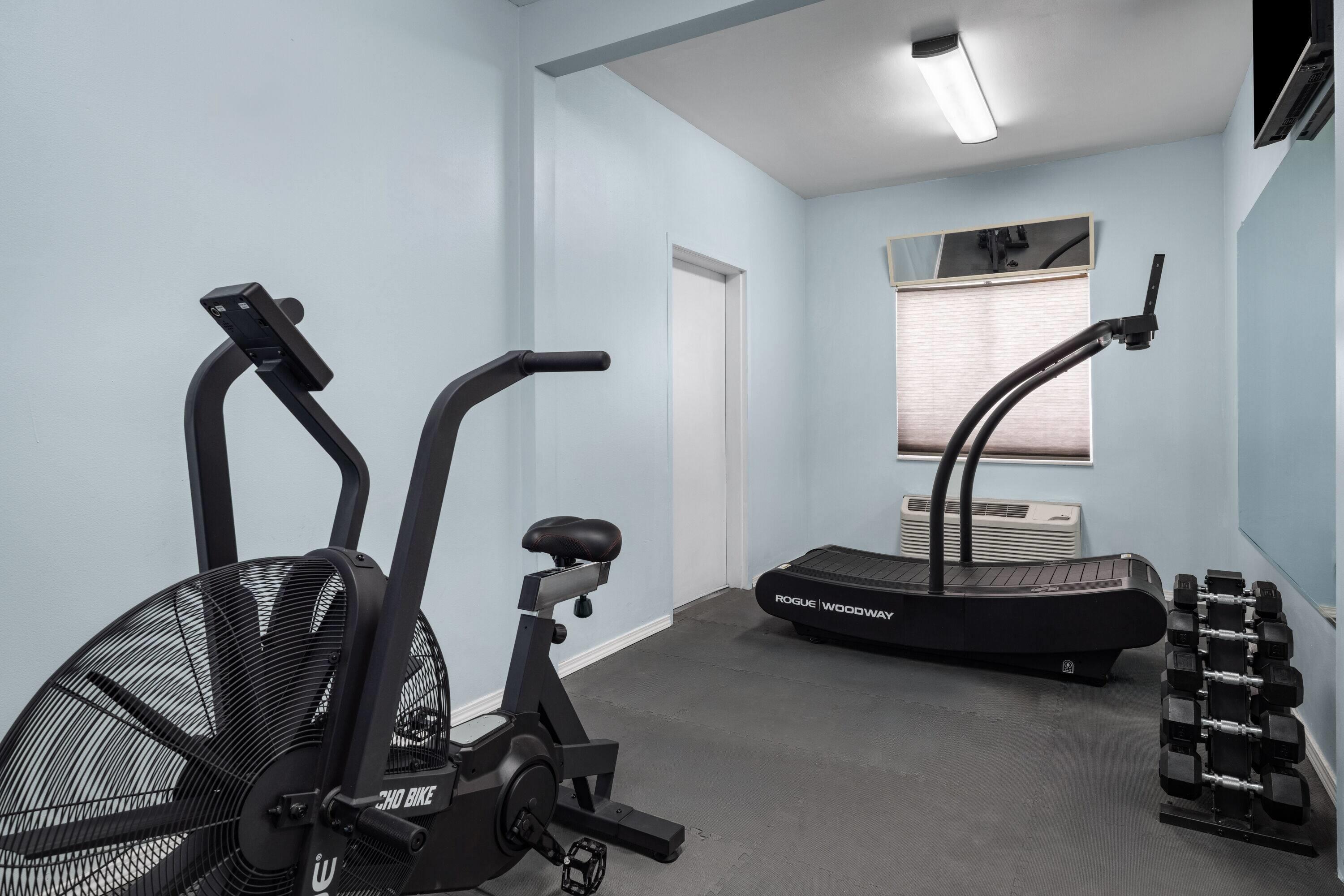 Health club fitness center gym | Days Inn & Suites by Wyndham Airport Albuquerque