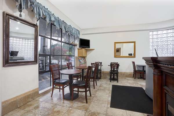  - Days Inn Midtown Seattle - I-5, Exit 172