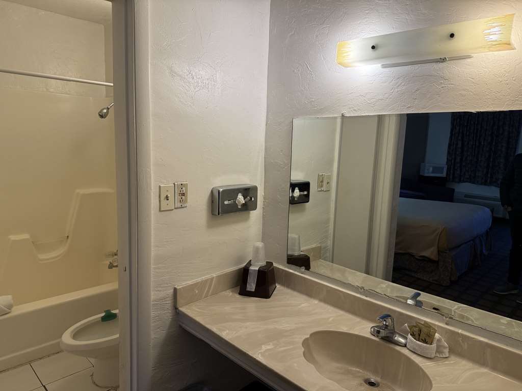 Knights Inn Wendover-guestroom-Guest Room,Bathroom,On-Site.jpg
