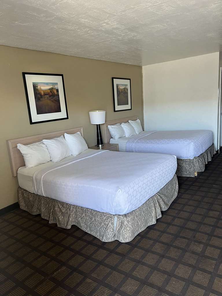 Knights Inn Wendover-guestroom-Guest Room,On-Site.jpg