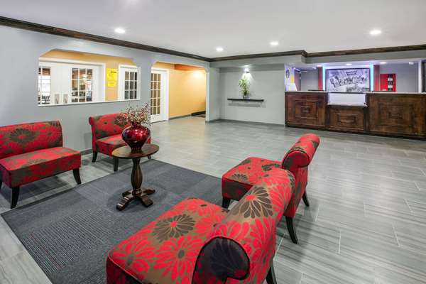  - Super 8 Hotel Farmers Branch - I-35, Exit 442