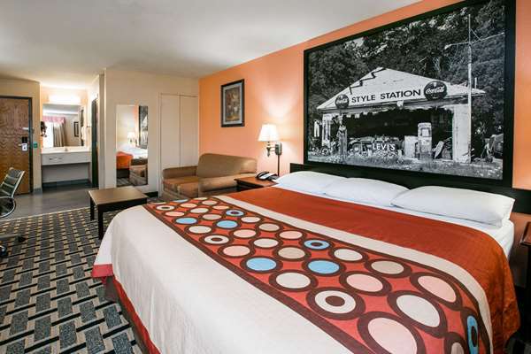  - Super 8 Hotel Farmers Branch - I-35, Exit 442