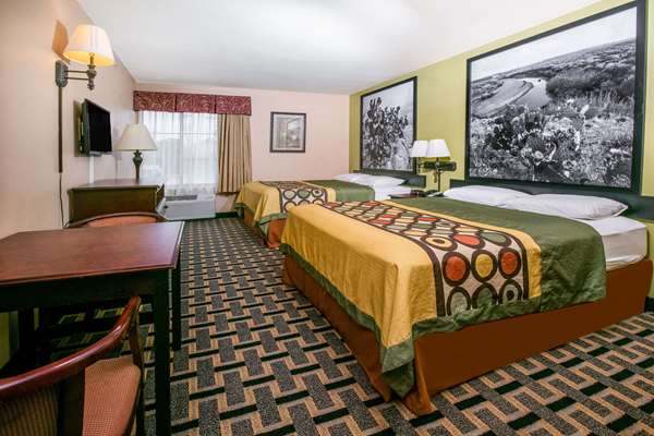  - Super 8 Hotel Farmers Branch - I-35, Exit 442