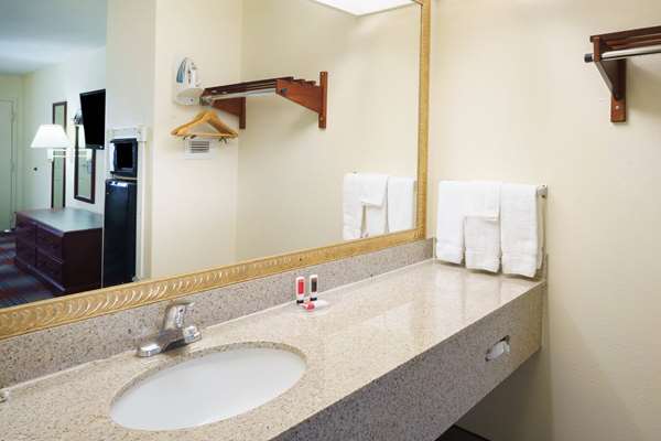  - Travelodge East Montgomery - I-85, Exit 6