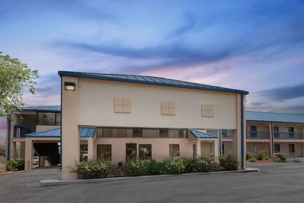 Exterior view - Super 8 Motel University Hattiesburg - I-59, Exit 65