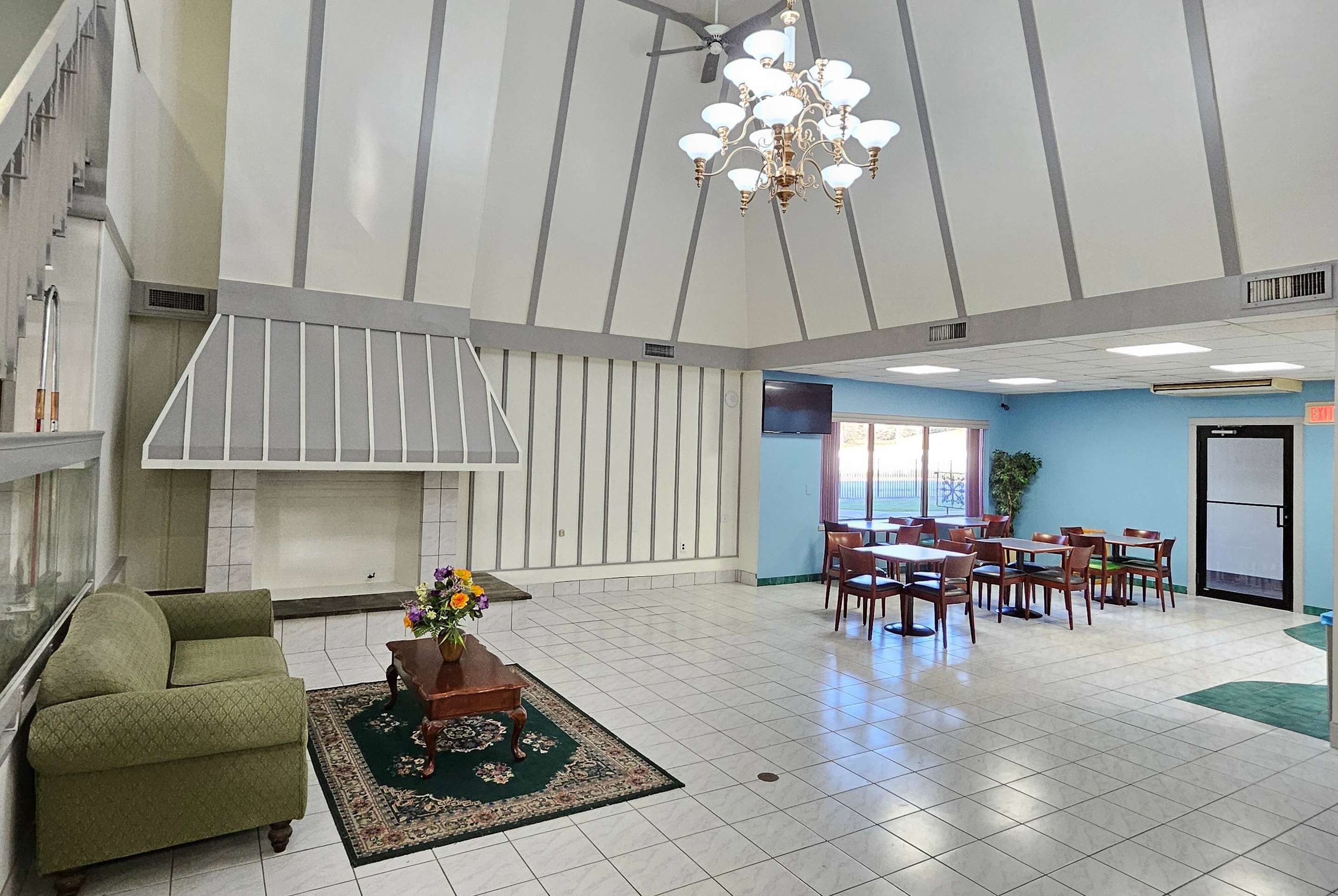 Lobby | Days Inn by Wyndham Berlin Meriden