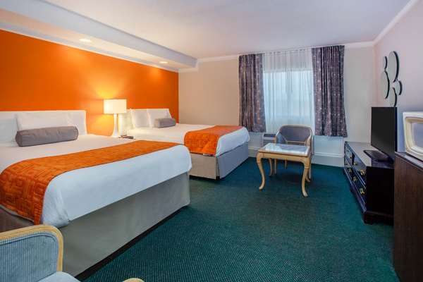  - Howard Johnson Plaza Hotel Windsor