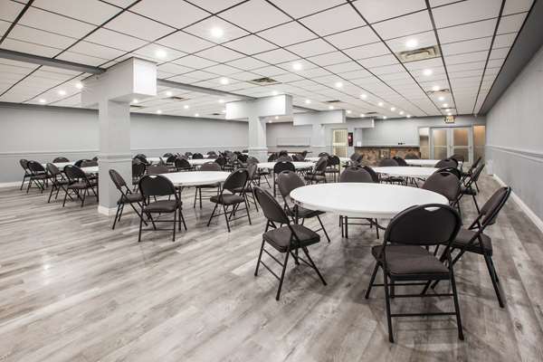  - Howard Johnson Plaza Hotel Windsor