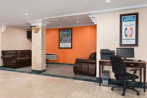  - Howard Johnson Plaza Hotel Windsor