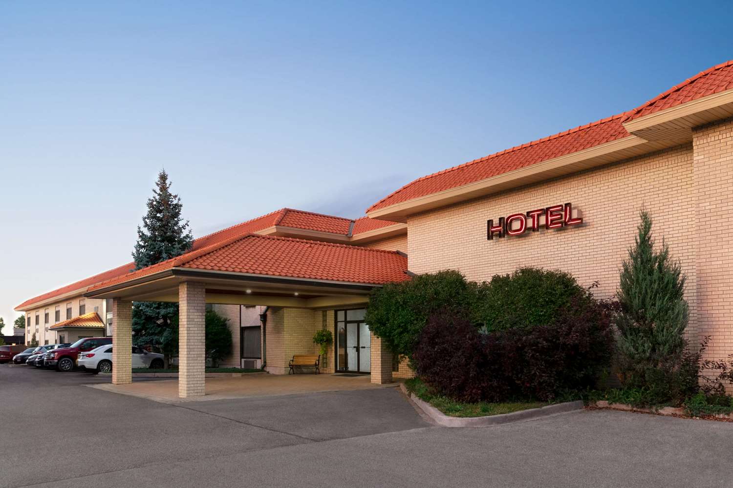 Howard Johnson Plaza Hotel Windsor, ON - See Discounts