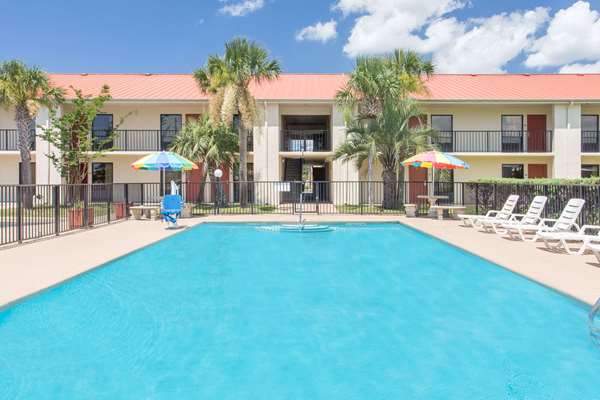 Pool - Days Inn & Suites Navarre