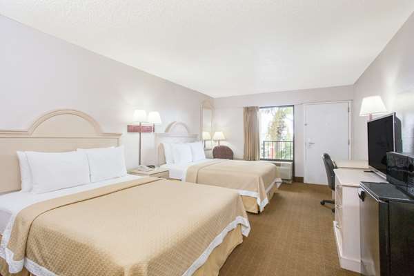  - Days Inn & Suites Navarre