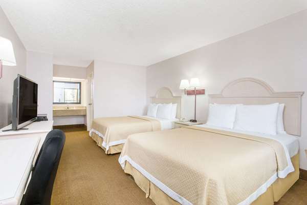  - Days Inn & Suites Navarre