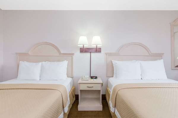  - Days Inn & Suites Navarre