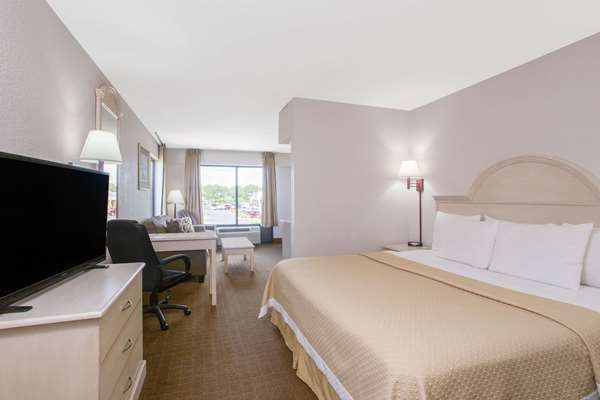 Suite - Days Inn & Suites Navarre