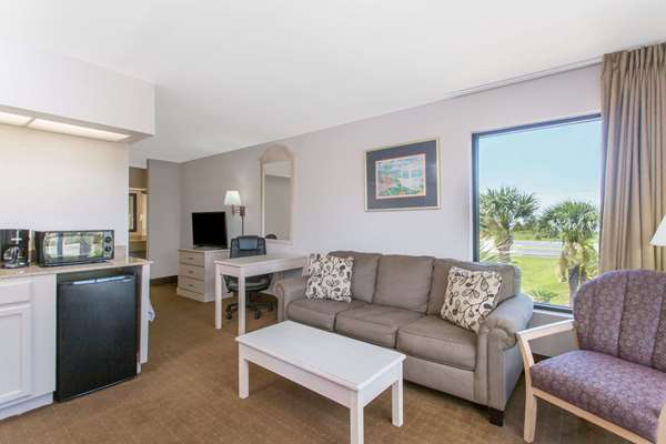 Suite - Days Inn & Suites Navarre